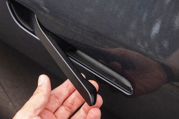 New Rules Could Force Tesla to Redesign Its Door Handles. That’s Harder Than It Sounds